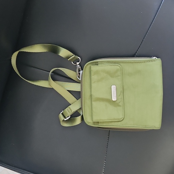 Baggallini travel crossbody - Picture 1 of 8